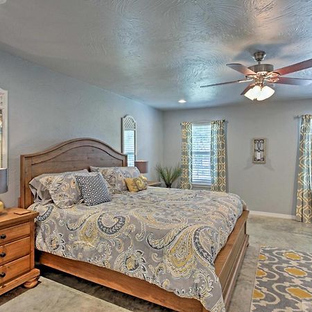 Modern Retreat With Gas Grill - Walk To Lake Texoma! Kingston Exterior photo