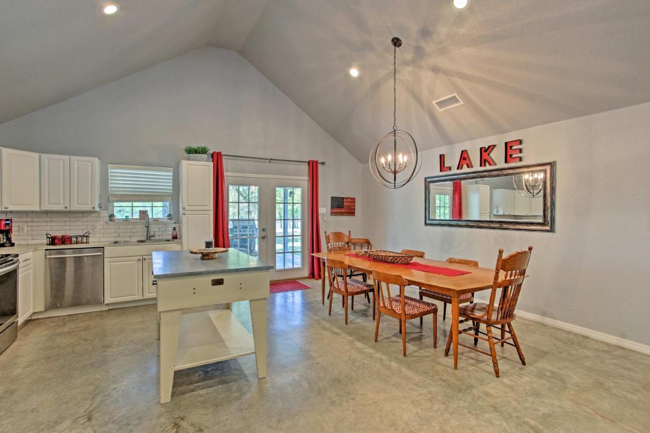 Modern Retreat With Gas Grill - Walk To Lake Texoma! Kingston Exterior photo